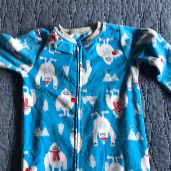 3 Carter’s footed pajamas in 2T BUNDLE - Picture 2 of 8
